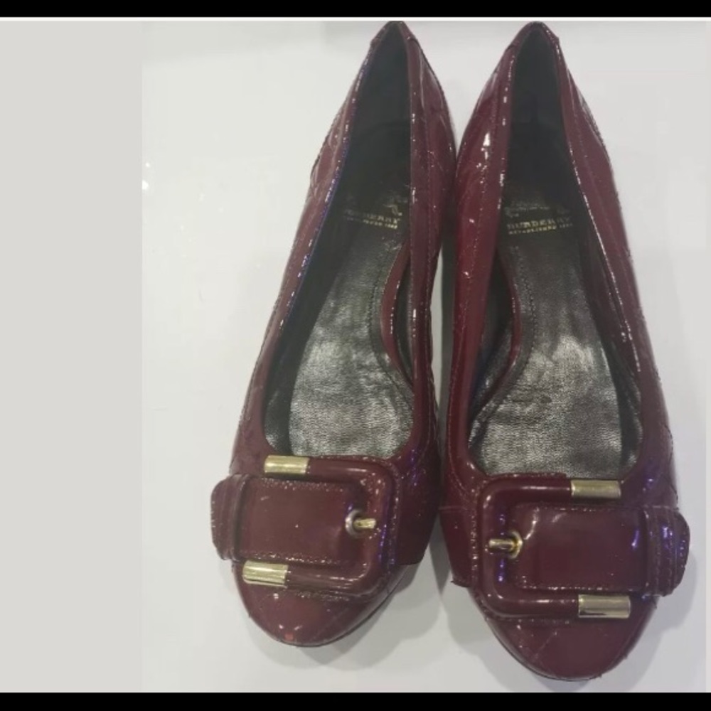 Burberry Shoes good condition.